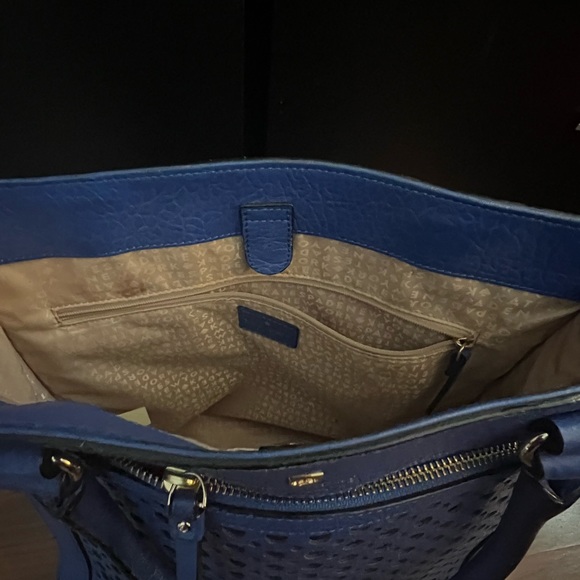 Gently loved Kate Spade hand bag. No tears or rips. Smoke free home. Like New. - Picture 3 of 5